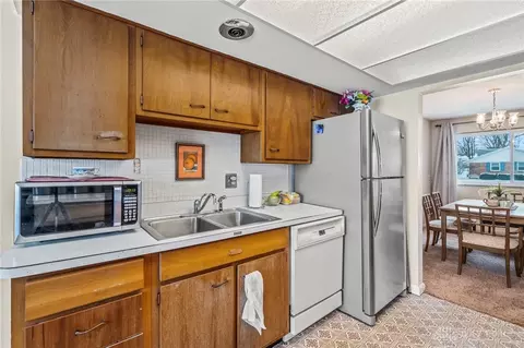 4231 Clarendon Dr, Kettering, OH 45440 photo 10