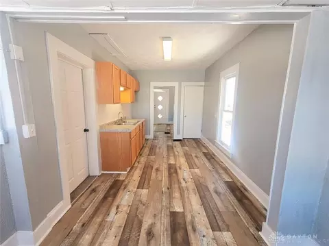 Entry Way - 550 E Rose St, Springfield, OH 45505 photo 3 of 6