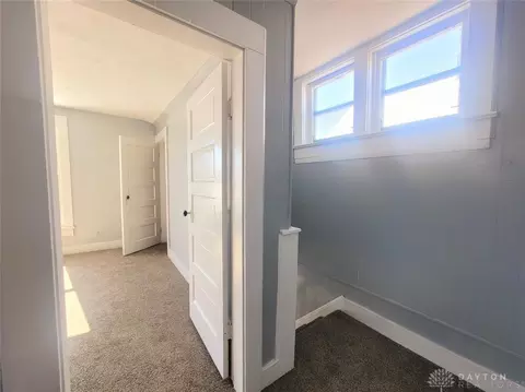 Entry Way - 550 E Rose St, Springfield, OH 45505 photo 5 of 6