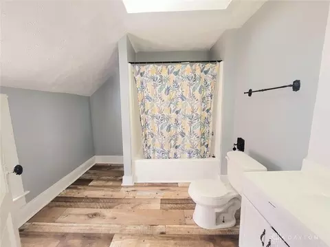 Bath - 550 E Rose St, Springfield, OH 45505 photo 1 of 2
