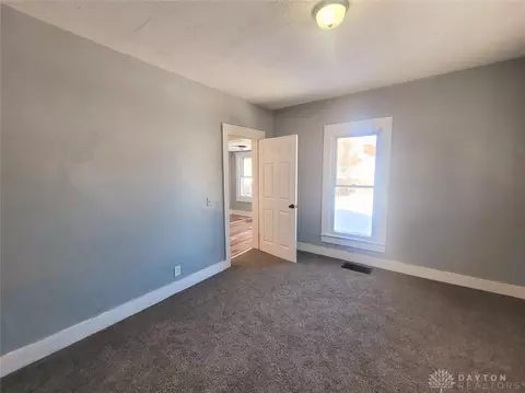 Bedroom - 550 E Rose St, Springfield, OH 45505 photo 2 of 5