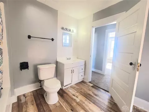 Bath - 550 E Rose St, Springfield, OH 45505 photo 2 of 2