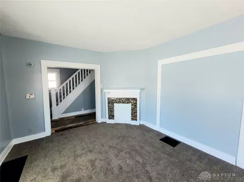 Living - 550 E Rose St, Springfield, OH 45505 photo 1 of 4