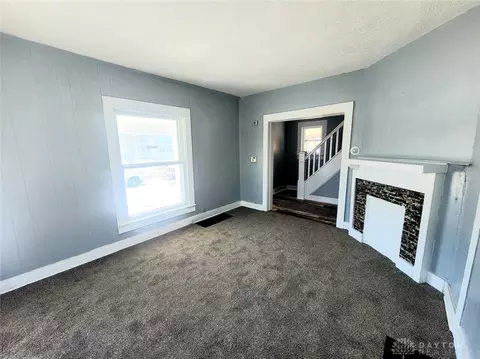 Living - 550 E Rose St, Springfield, OH 45505 photo 2 of 4