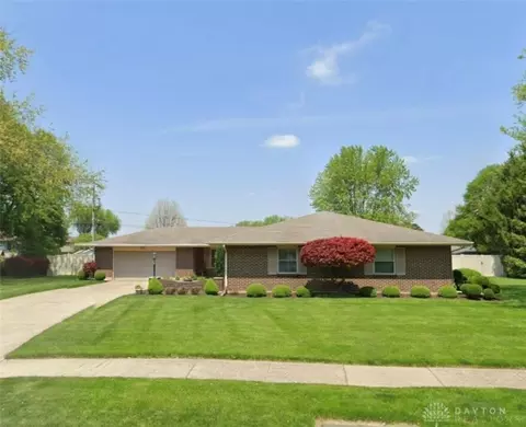 316 Beechgrove Dr, Englewood, OH 45322