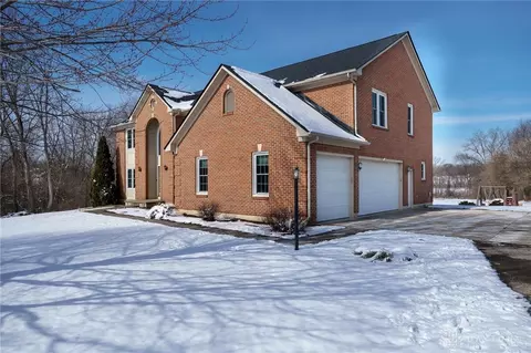 Exterior - 776 E Lower Springboro Rd, Springboro, OH 45066 photo 2 of 12