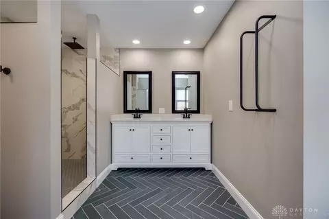 Bath - 776 E Lower Springboro Rd, Springboro, OH 45066 photo 3 of 7