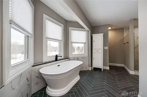 Bath - 776 E Lower Springboro Rd, Springboro, OH 45066 photo 2 of 7