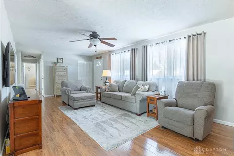 8 Boundbrook Dr, Centerville, OH 45459 photo 4