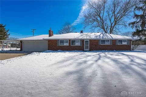 8 Boundbrook Dr, Centerville, OH 45459