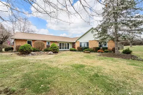 2270 Beauview Ln, Miamisburg, OH 45342