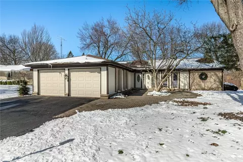 915 Fernshire Dr, Centerville, OH 45459