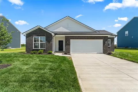107 Autumn Maple Ln, Brookville, OH 45309