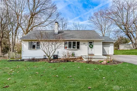 1565 Woods Dr, Dayton, OH 45432