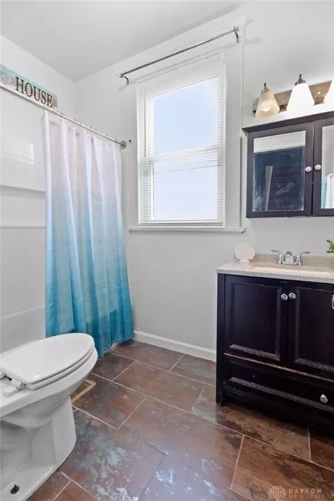 Bath - 2041 Ley Ave, Cincinnati, OH 45214 photo 3 of 4