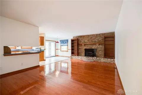 Living - 3889 Eagle Point Dr, Beavercreek, OH 45430 photo 6 of 8