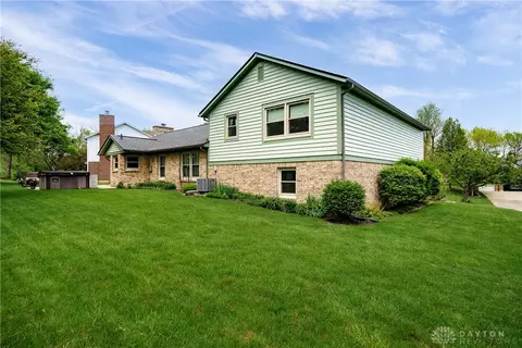 Exterior - 3889 Eagle Point Dr, Beavercreek, OH 45430 photo 7 of 10
