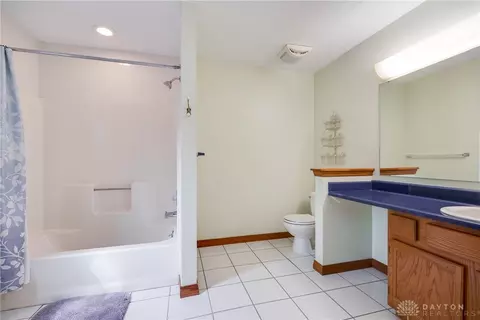 Bath - 3889 Eagle Point Dr, Beavercreek, OH 45430 photo 4 of 7