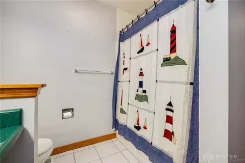 Bath - 3889 Eagle Point Dr, Beavercreek, OH 45430 photo 3 of 7