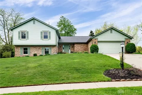 3889 Eagle Point Dr, Beavercreek, OH 45430