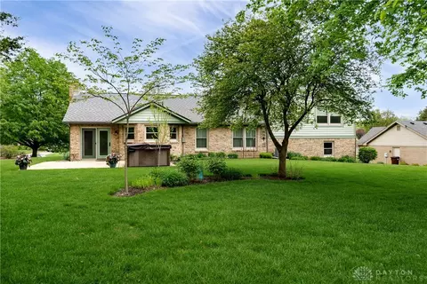 Exterior - 3889 Eagle Point Dr, Beavercreek, OH 45430 photo 10 of 10