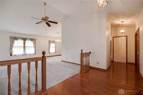 Living - 3889 Eagle Point Dr, Beavercreek, OH 45430 photo 3 of 8
