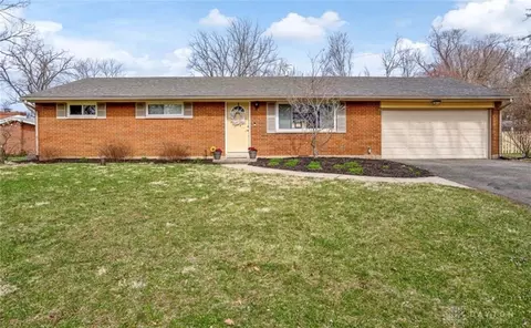 2039 Brookridge Dr, Dayton, OH 45431