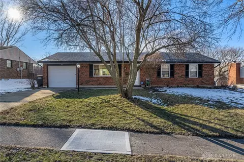 753 Cransberry Dr, West Carrollton, OH 45449