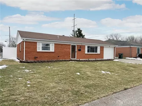 33 Greencliff Dr, Englewood, OH 45322
