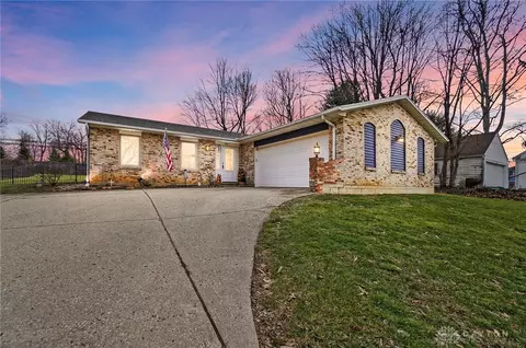 1542 Woods Dr, Dayton, OH 45432