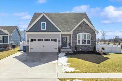 863 Cedar Grove Dr, Tipp City, OH 45371