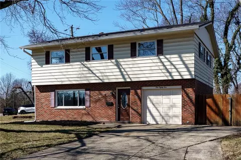 185 Woods Rd, Springboro, OH 45066