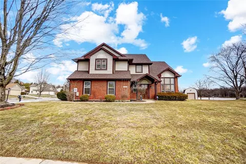 577 Autumn Creek Dr, Fairborn, OH 45324