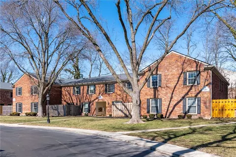 41 Winchester Pl #D, Centerville, OH 45458