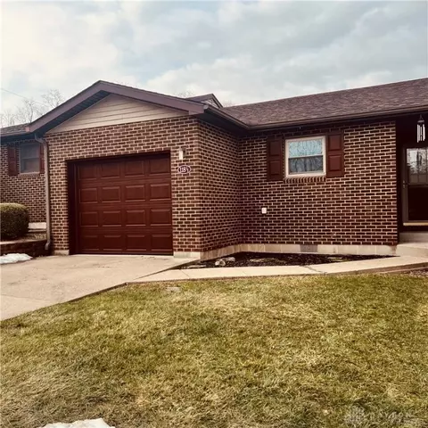 118 12 Springlake Ave #MIDDLE, Hillsboro, OH 45133