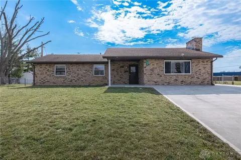 1386 Commonwealth Dr, Xenia, OH 45385