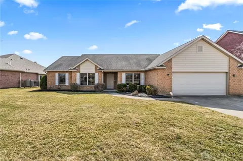1220 Hazeldean Ct, Troy, OH 45373