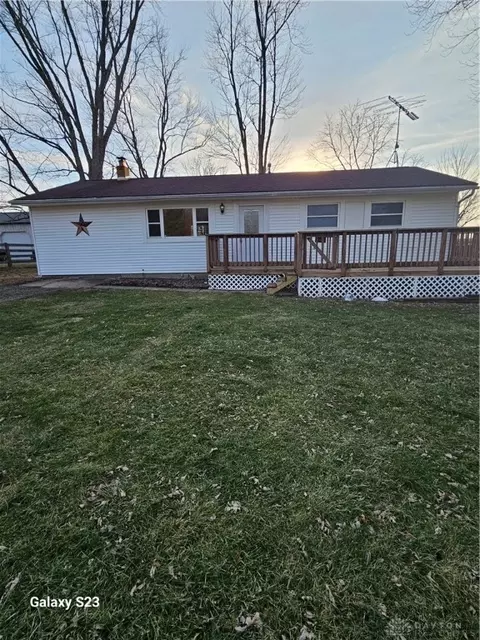 68 Martinsville Rd, Blanchester, OH 45107