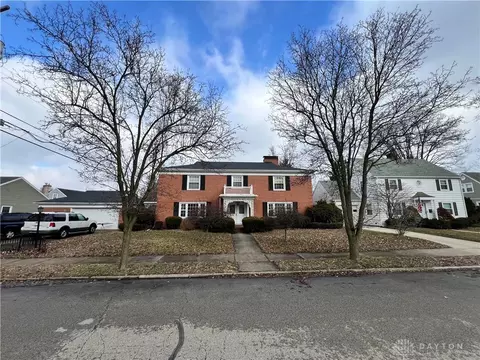 15 Schneider Dr, Fairborn, OH 45324