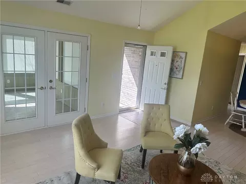 2083 Willow Run Cir, Enon, OH 45323 photo 5