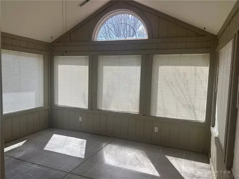2083 Willow Run Cir, Enon, OH 45323 photo 7