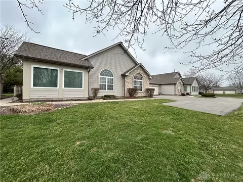 2083 Willow Run Cir, Enon, OH 45323 photo 2