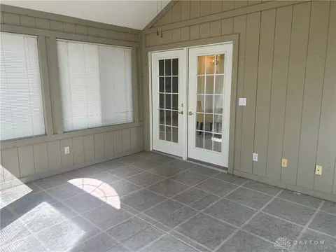 2083 Willow Run Cir, Enon, OH 45323 photo 8