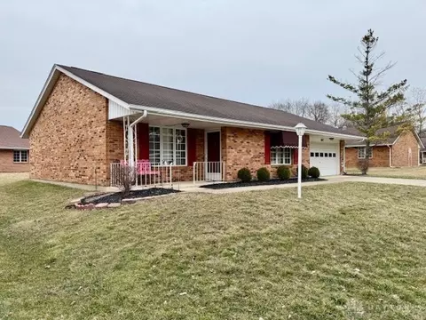 6667 Oakwood Ln, Dayton, OH 45424