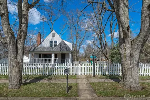 105 W Greenview Dr, Dayton, OH 45415