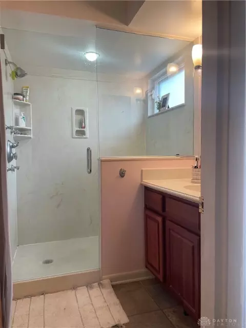 Bath - 3038 Mirimar St, Dayton, OH 45409 photo 2 of 5