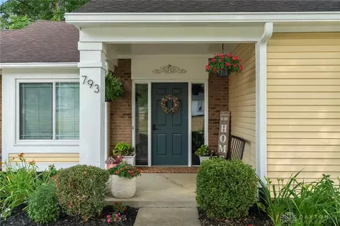 793 Hunters Ridge Dr, Fairborn, OH 45324