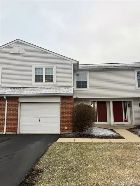 1523 Eagle Highlands Dr, Fairborn, OH 45324