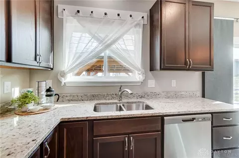 Kitchen - 1365 Soaring Way, Maineville, OH 45039 photo 5 of 6