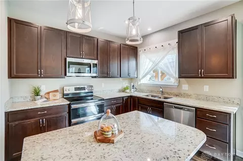 Kitchen - 1365 Soaring Way, Maineville, OH 45039 photo 3 of 6